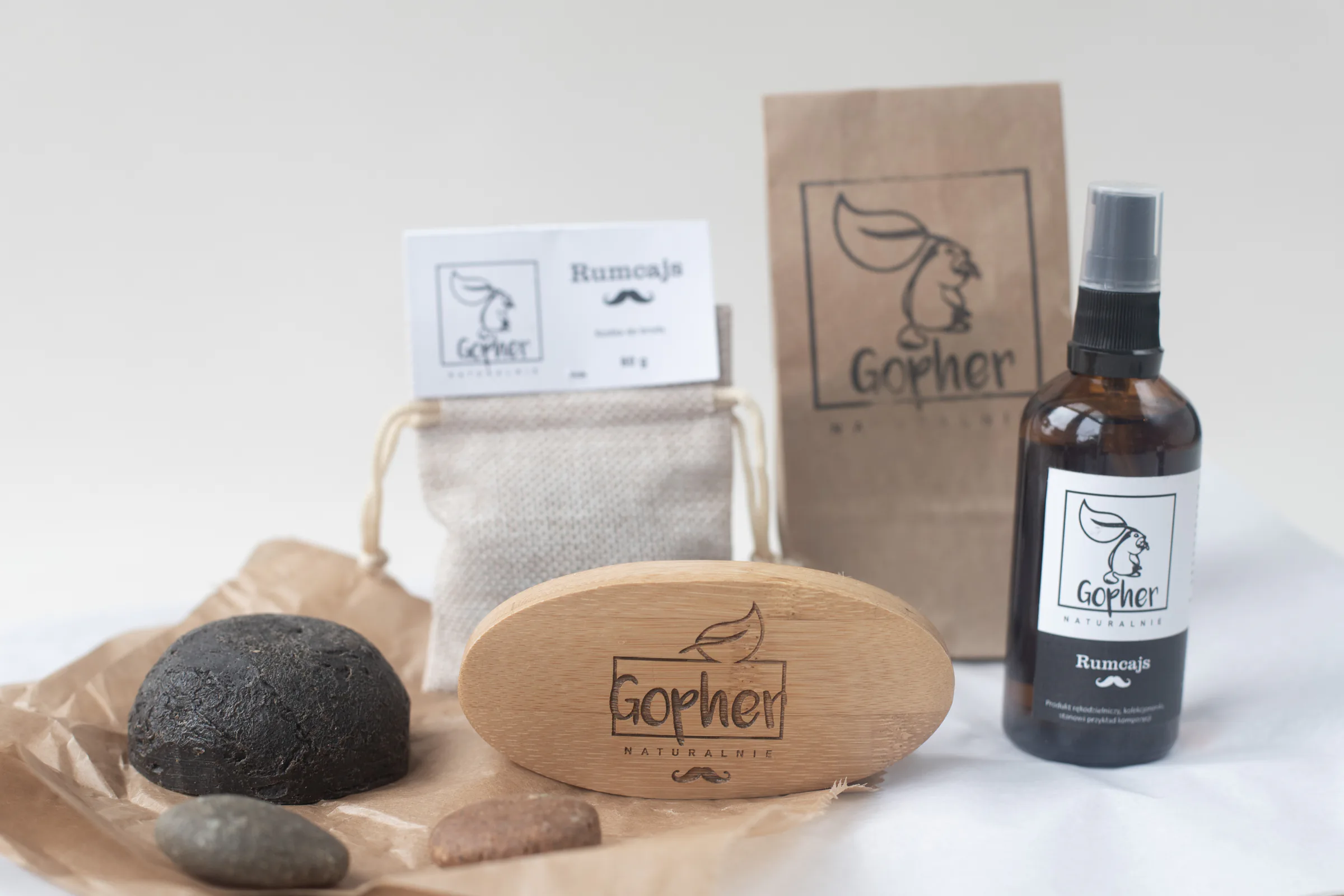 Naturalne kosmetyki Gopher Naturalnie pokazane w aranżacji produktowej